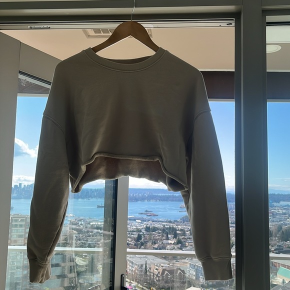Oak + Fort Cropped Sweatshirt - Picture 4 of 4